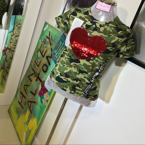 Tops - LAST CHANCE SALE⚡️SUPER CUTE CAMO HEART SHIRT (NWT)